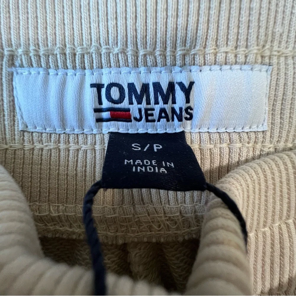Tommy Jeans beige sweat shorts size small new